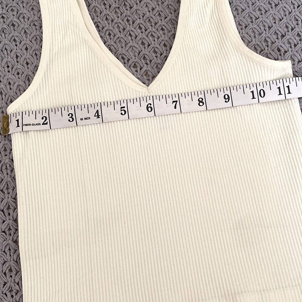 NWT • White Ribbed Seamless Tank Top 🤍 - Picture 6 of 9